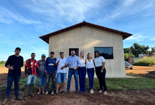 Prefeito de Novo Acordo, Mateus Coelho, e colaboradores